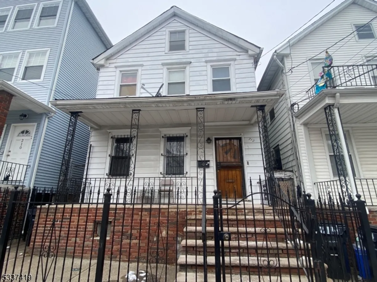 Jersey City/Hoboken Real Estate | View 212 Garside St | 4 Beds, 3 Baths