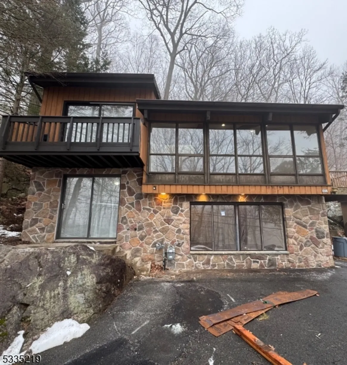 Bergen County Real Estate | View 416 Skyline Lake Dr | 3 Beds, 2 Baths