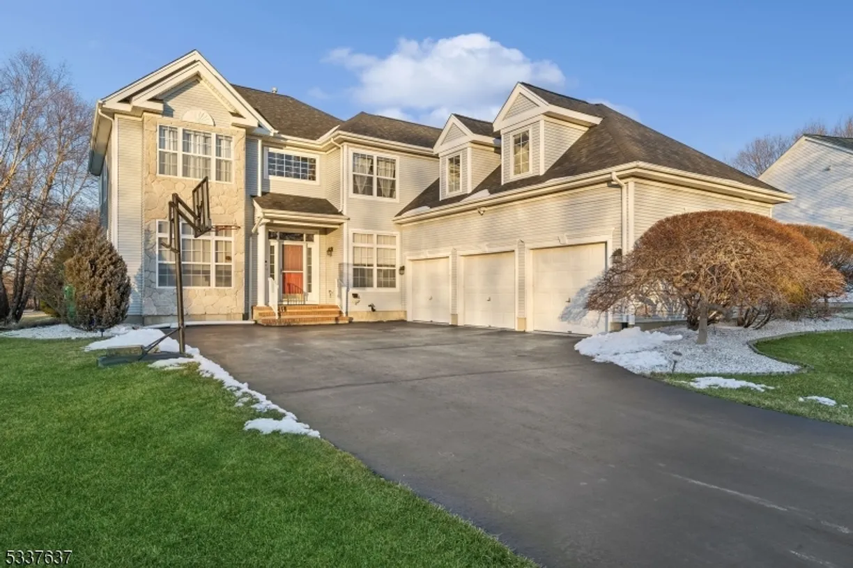 Jersey City/Hoboken Real Estate | View 7 Birch Dr | 4 Beds