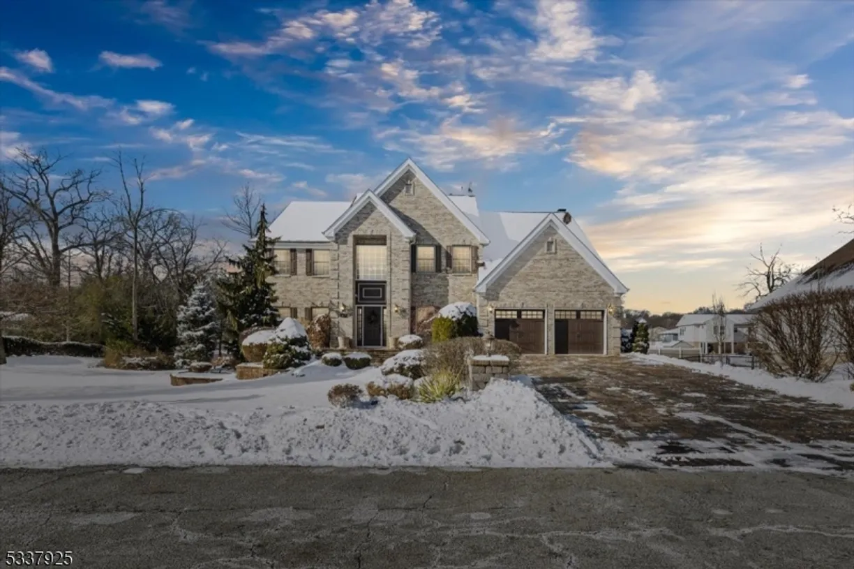 Jersey City/Hoboken Real Estate | View 20 Ramkay Dr | 5 Beds