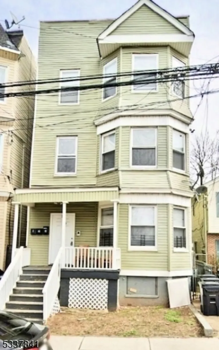 Rockland/Orange/NJ Real Estate | View 188 S 10th St | 5 Baths