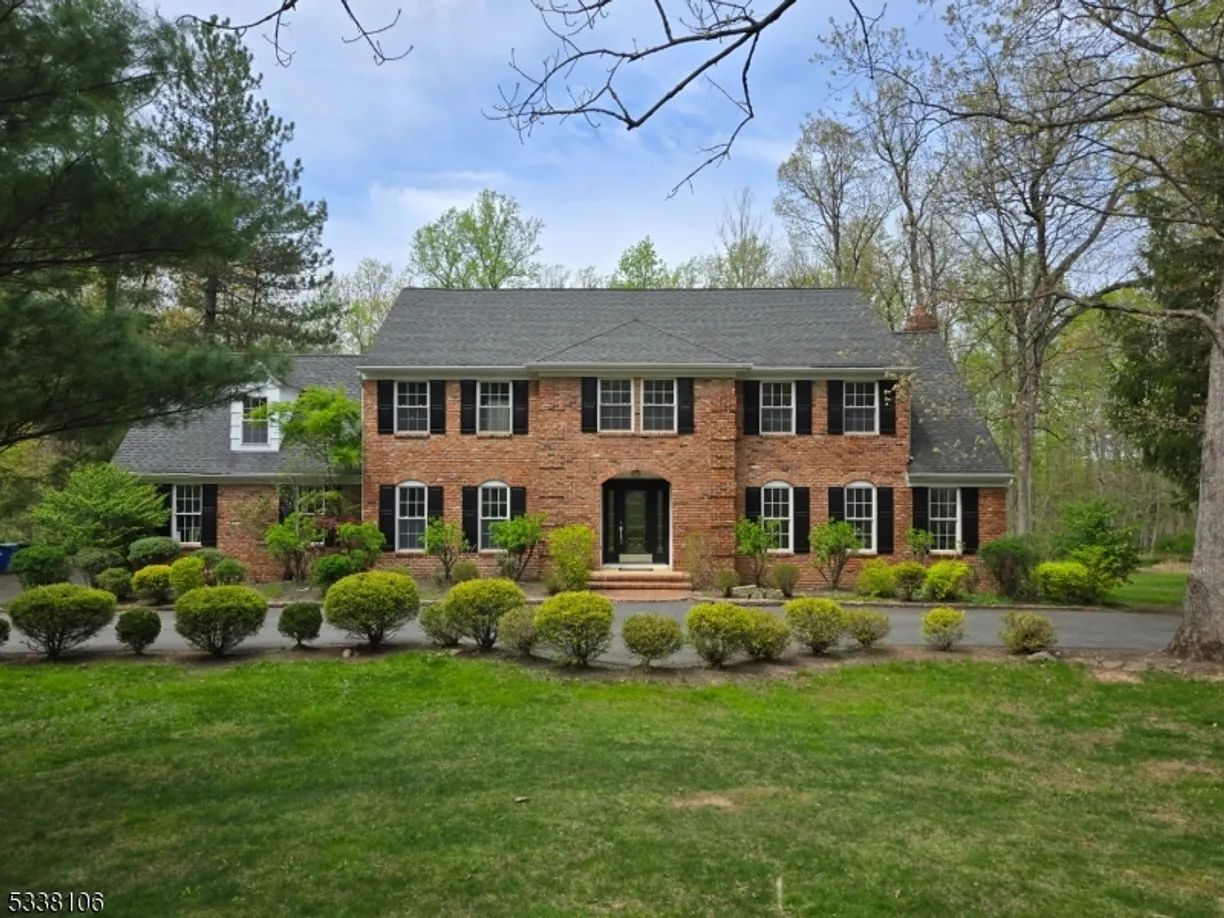 Central NJ/Bucks County, PA Real Estate | View 17 Forest Dr | 4 Beds