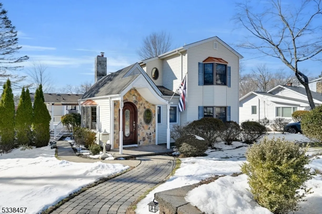 Jersey City/Hoboken Real Estate | View 20 Waverly Pl | 3 Beds