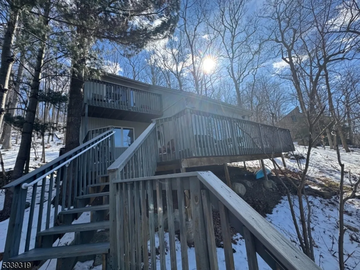 Bergen County Real Estate | View 364 Skyline Lake Dr | 3 Beds, 2 Baths