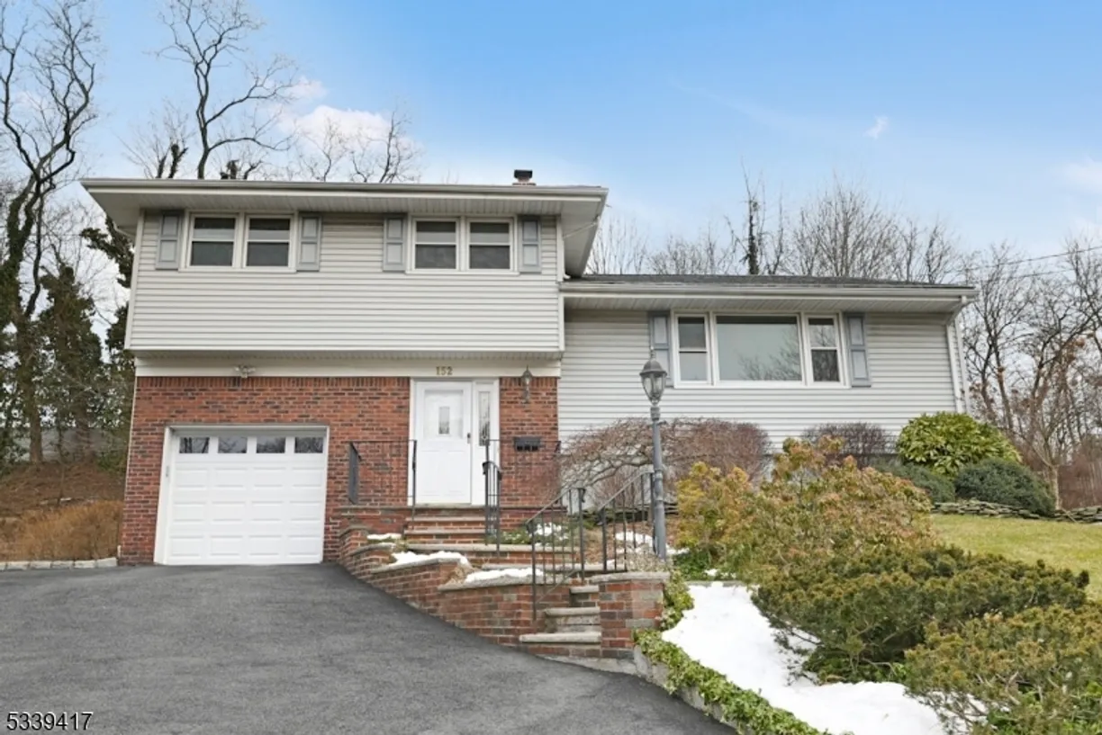 Jersey City/Hoboken Real Estate | View 152 Broadview Ter | 3 Beds