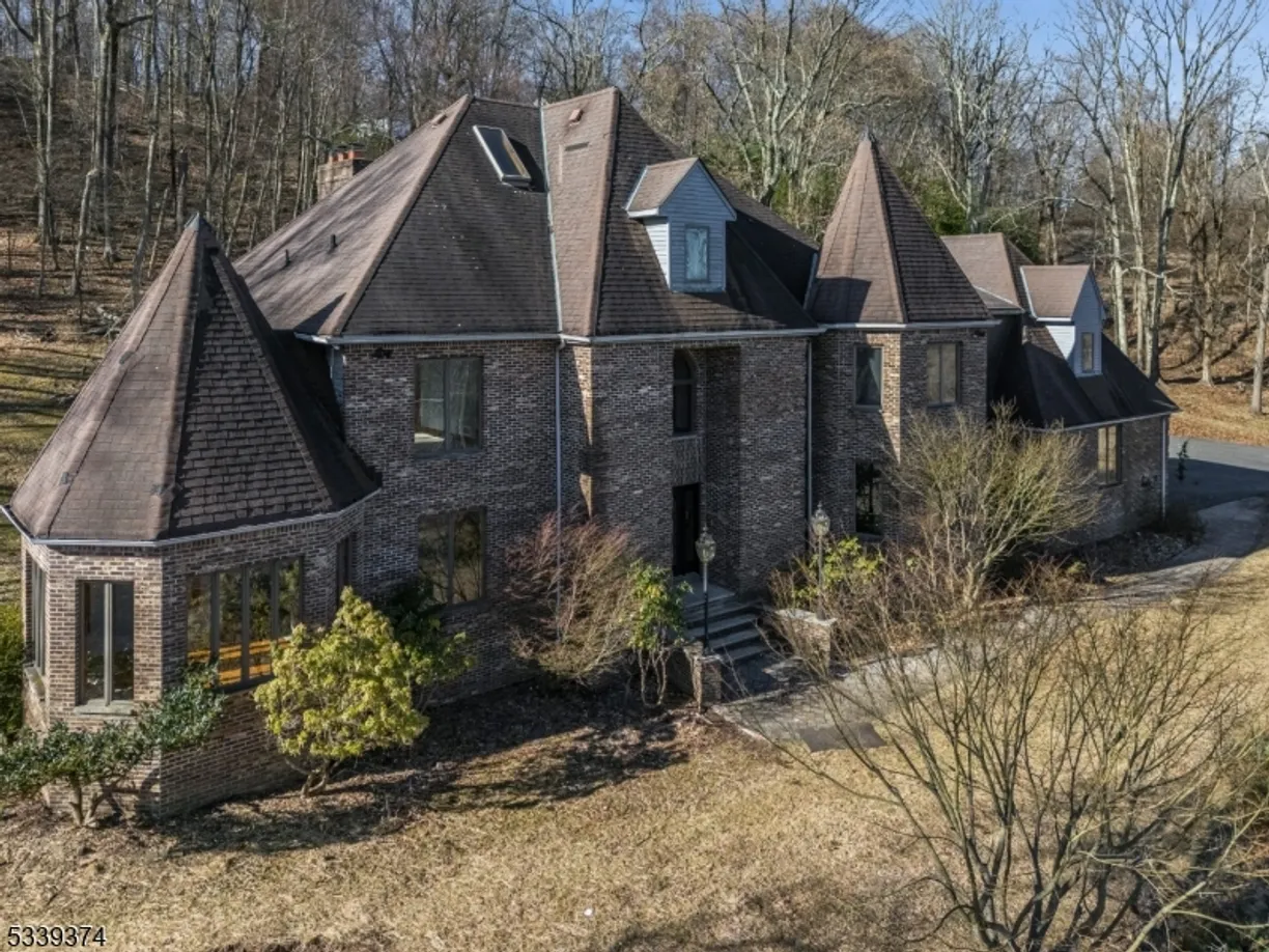 Central NJ/Bucks County, PA Real Estate | View 6 Spring Hill Rd | 6 Beds, 5 Baths