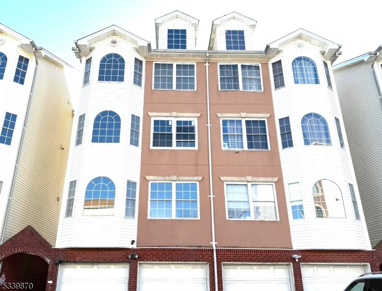 Rockland/Orange/NJ Real Estate | View 566 Pennsylvania Ave, E1&2 | 4 Baths