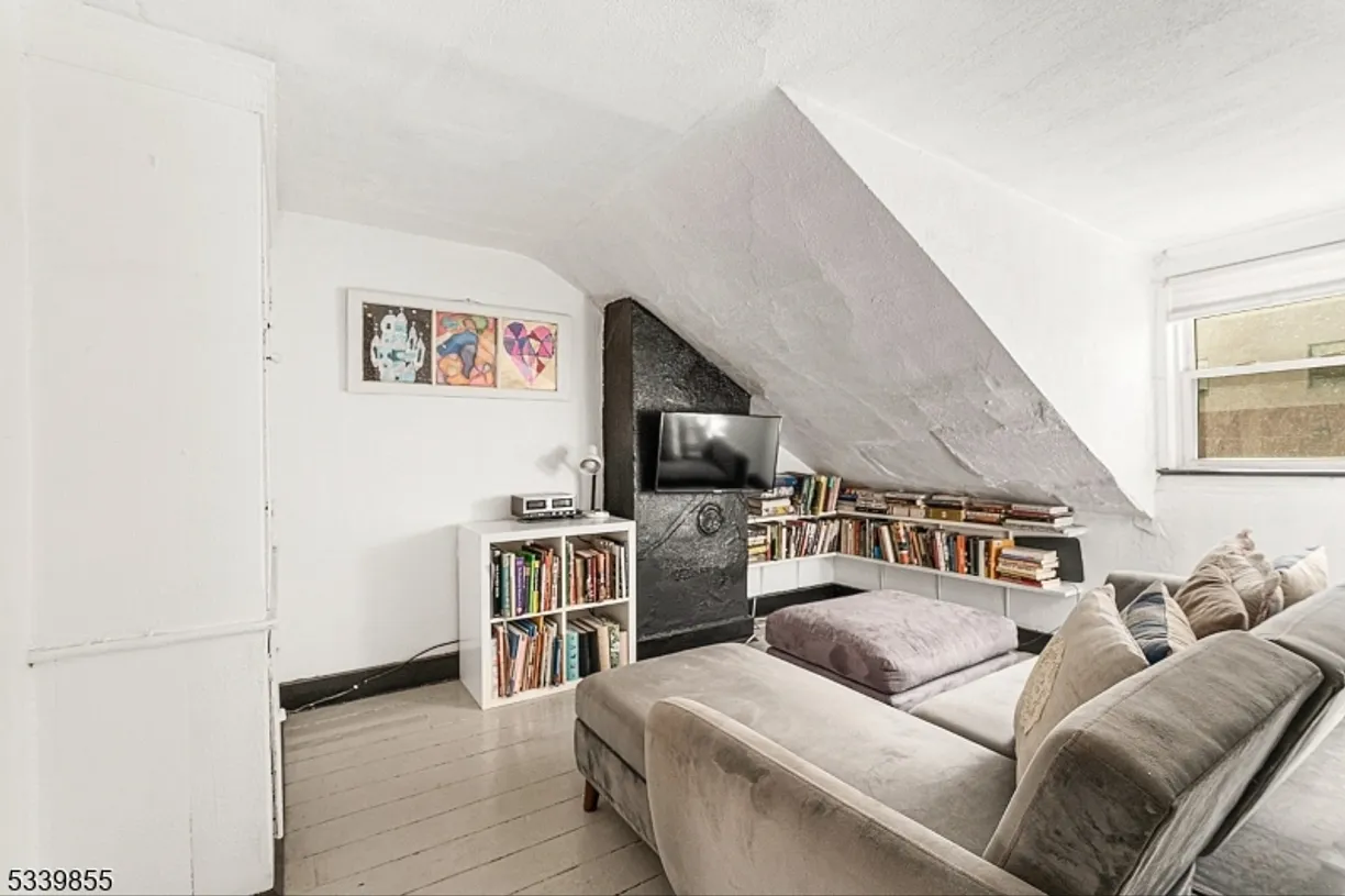 Jersey City/Hoboken Real Estate | View 41 Court House Pl | Listing