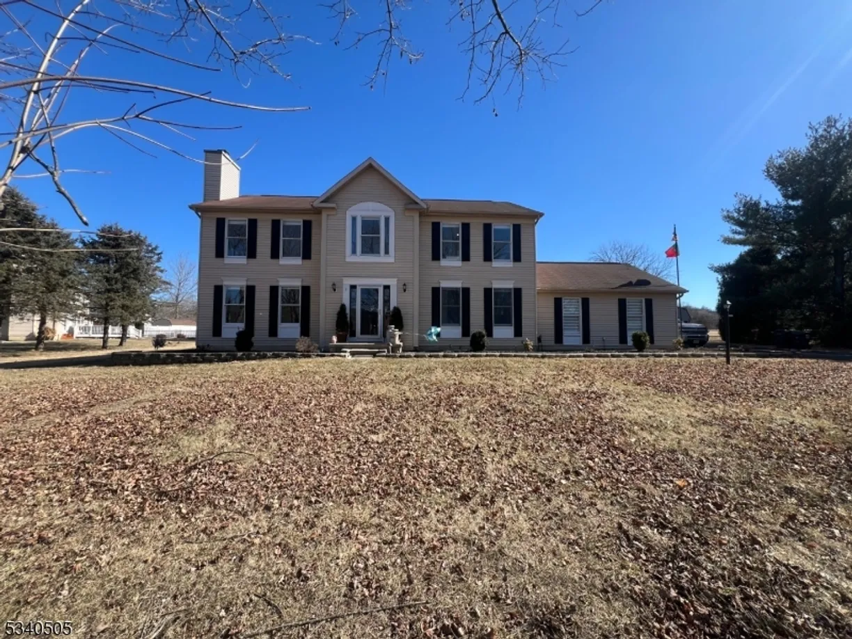 Central NJ/Bucks County, PA Real Estate | View 7 Cliffside Drive | 5 Beds