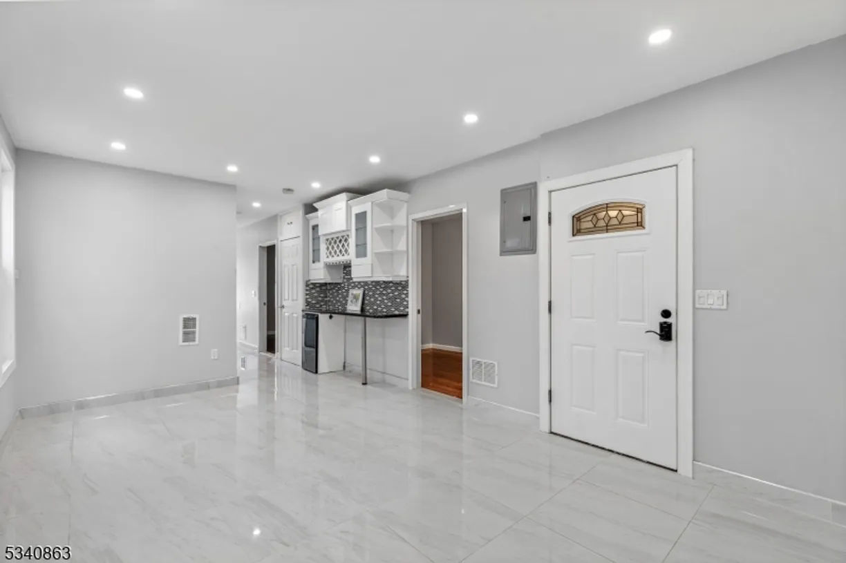 Jersey City/Hoboken Real Estate | View 5 Apollo St | Listing