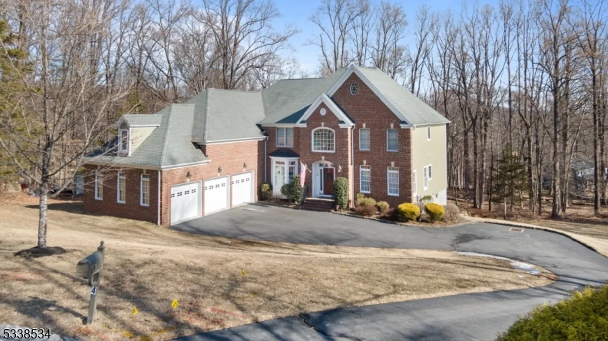 Central NJ/Bucks County, PA Real Estate | View 4 Gideon Ct | 4 Beds, 4 Baths