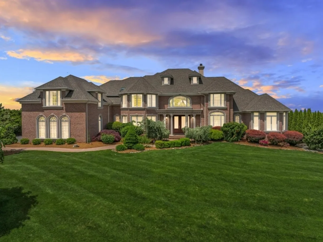 Bergen County Real Estate | View 8 Skyview Dr | 5 Beds