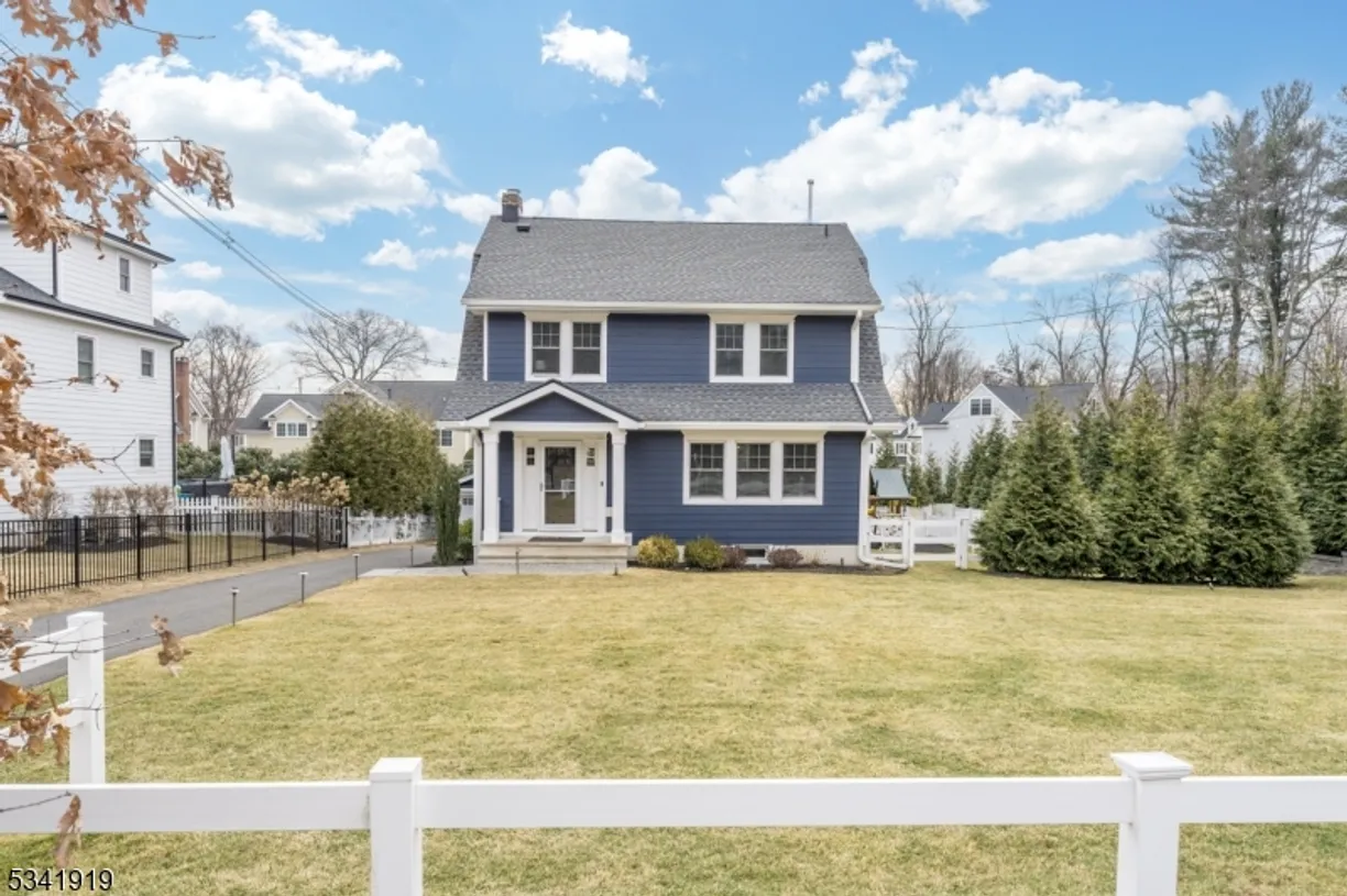 Jersey City/Hoboken Real Estate | View 20 Loantaka Way | 4 Beds
