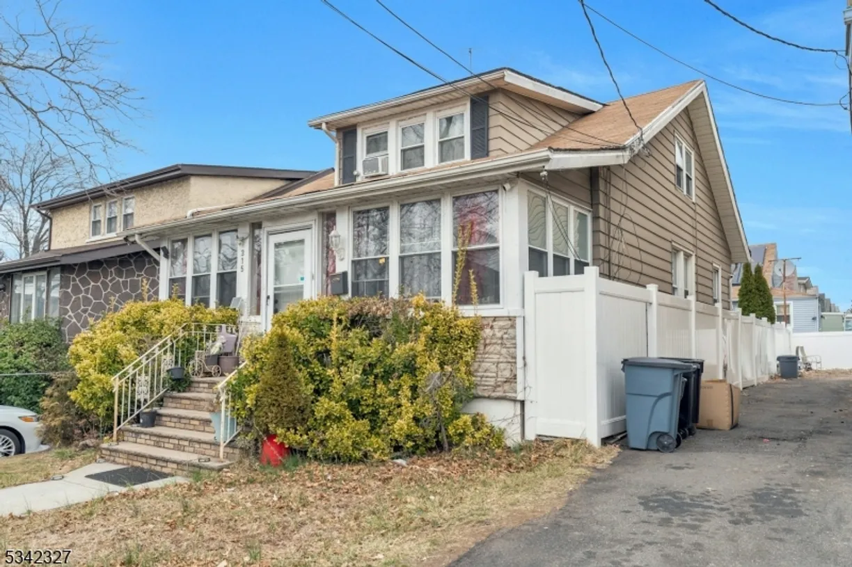 Jersey City/Hoboken Real Estate | View 315 Winans Ave | 4 Beds, 3 Baths