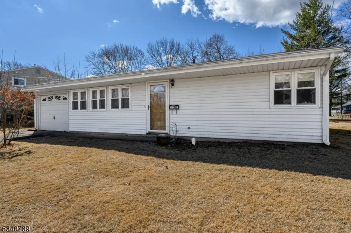 Jersey City/Hoboken Real Estate | View 3 Tyne Ct | 3 Beds