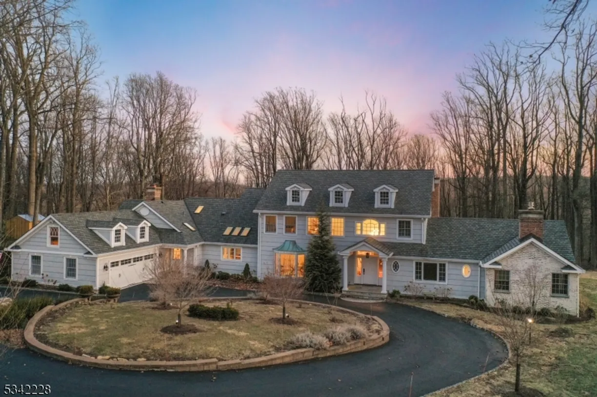 Jersey City/Hoboken Real Estate | View 78 Carriage House Rd | 5 Beds, 4 Baths
