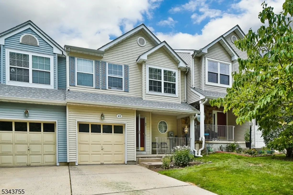 Central NJ/Bucks County, PA Real Estate | View 42 Castleton Rd | 3 Beds, 2 Baths