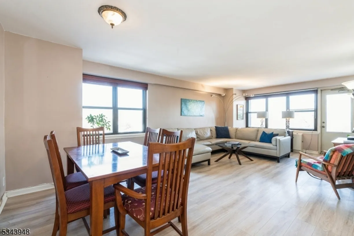Bergen County Real Estate | View 285 Aycrigg Ave, 6E | 2 Beds, 2 Baths