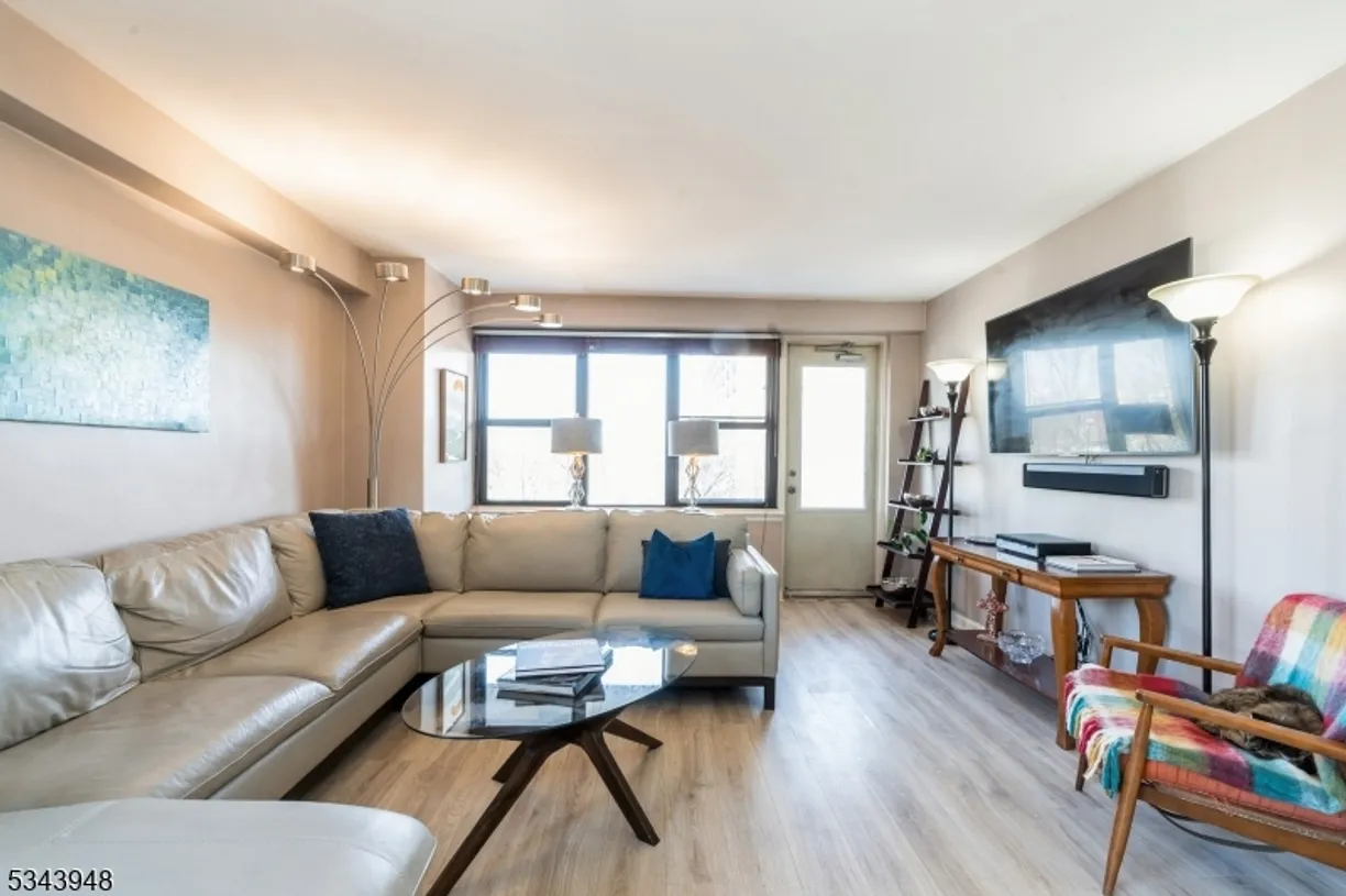 Bergen County Real Estate | View 285 Aycrigg Ave, 6E | Listing