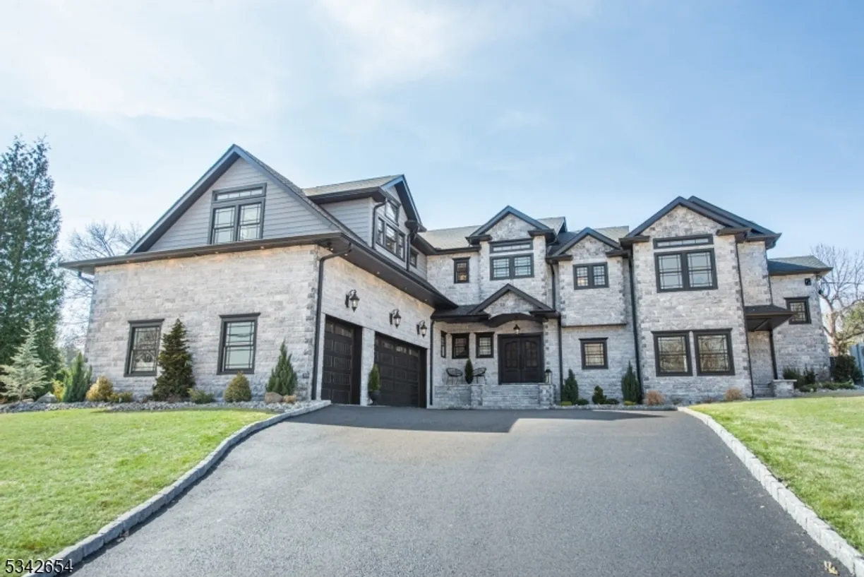 Jersey City/Hoboken Real Estate | View 231 Mountain Ave | 5 Beds