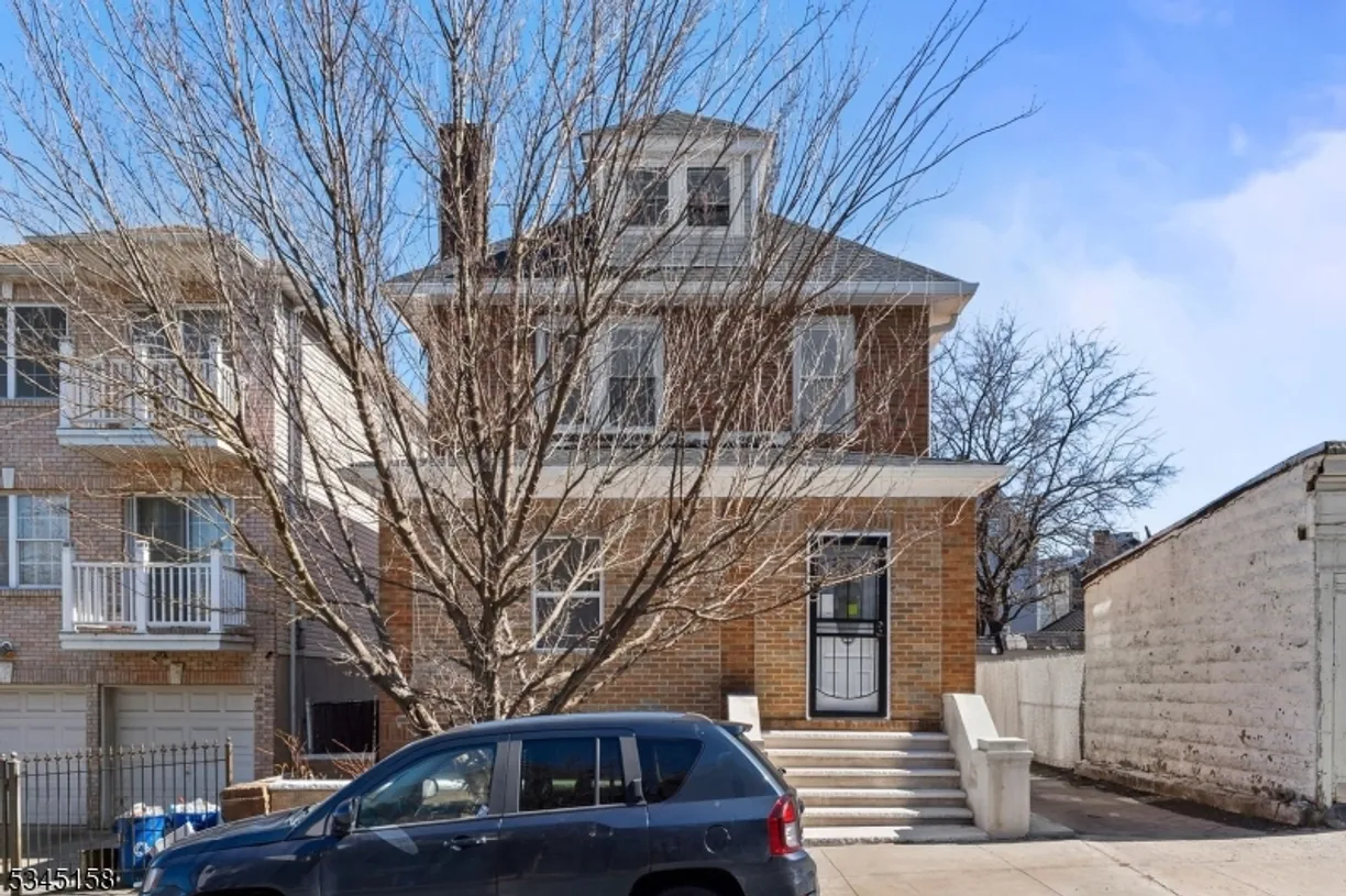 Rockland/Orange/NJ Real Estate | View 432 Badger Ave | 3 Beds