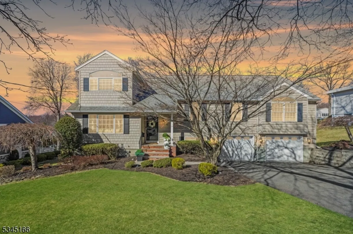Jersey City/Hoboken Real Estate | View 20 Rockledge Pl | 4 Beds