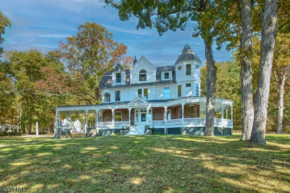 Jersey City/Hoboken Real Estate | View 211 Mountainside Rd | 6 Beds