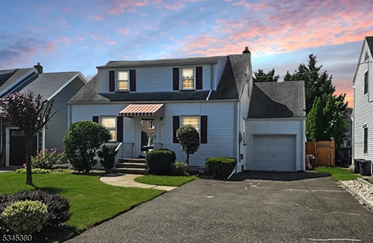 Jersey City/Hoboken Real Estate | View 556 Winthrop Rd | 3 Beds