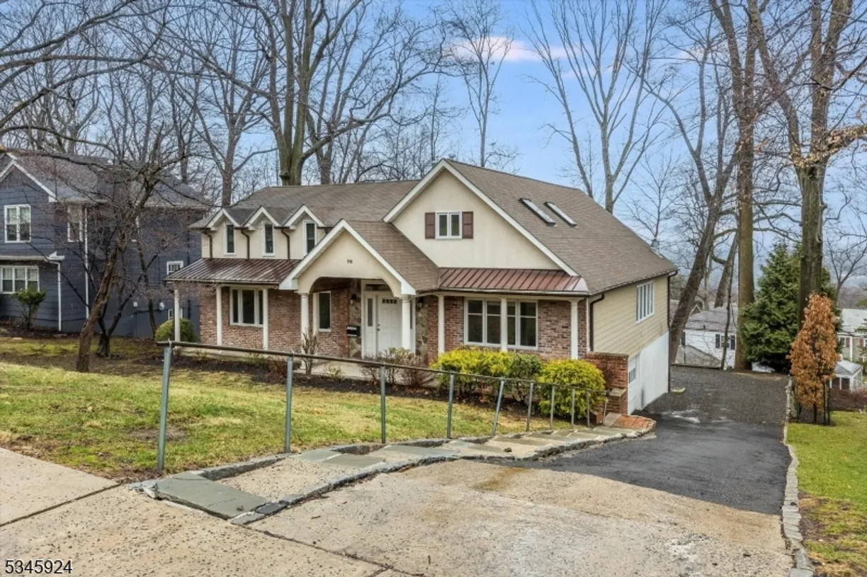 Jersey City/Hoboken Real Estate | View 198 Underhill Rd | Listing
