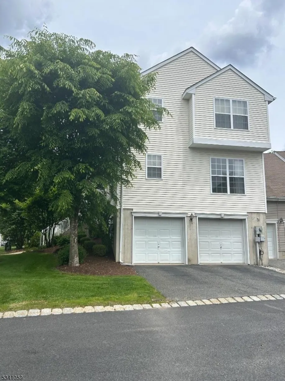 Central NJ/Bucks County, PA Real Estate | View 18 Brock Ln | Listing