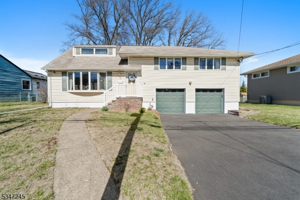 Jersey City/Hoboken Real Estate | View 72 Dalewood Rd | 4 Beds