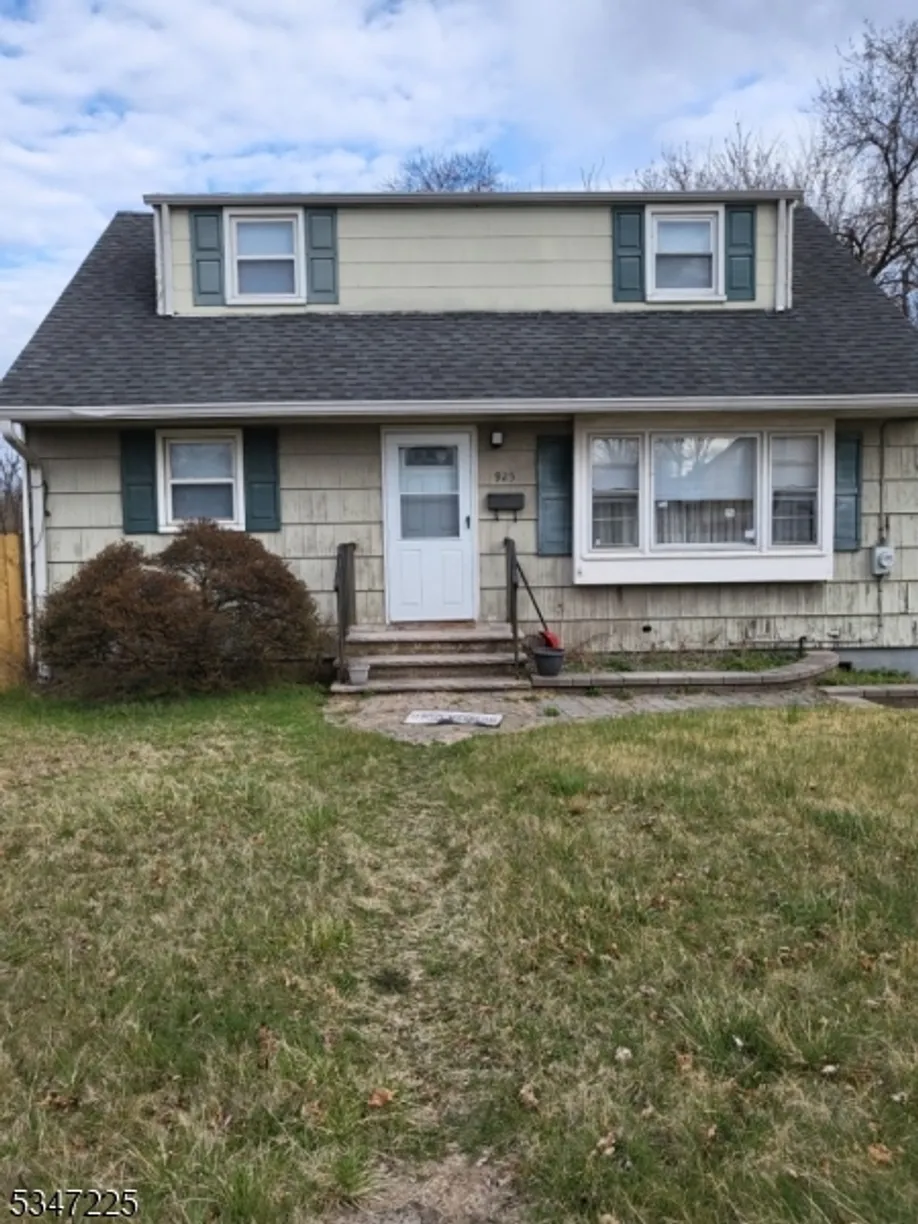 Central NJ/Bucks County, PA Real Estate | View 925 S Main St | 4 Beds, 1 Bath
