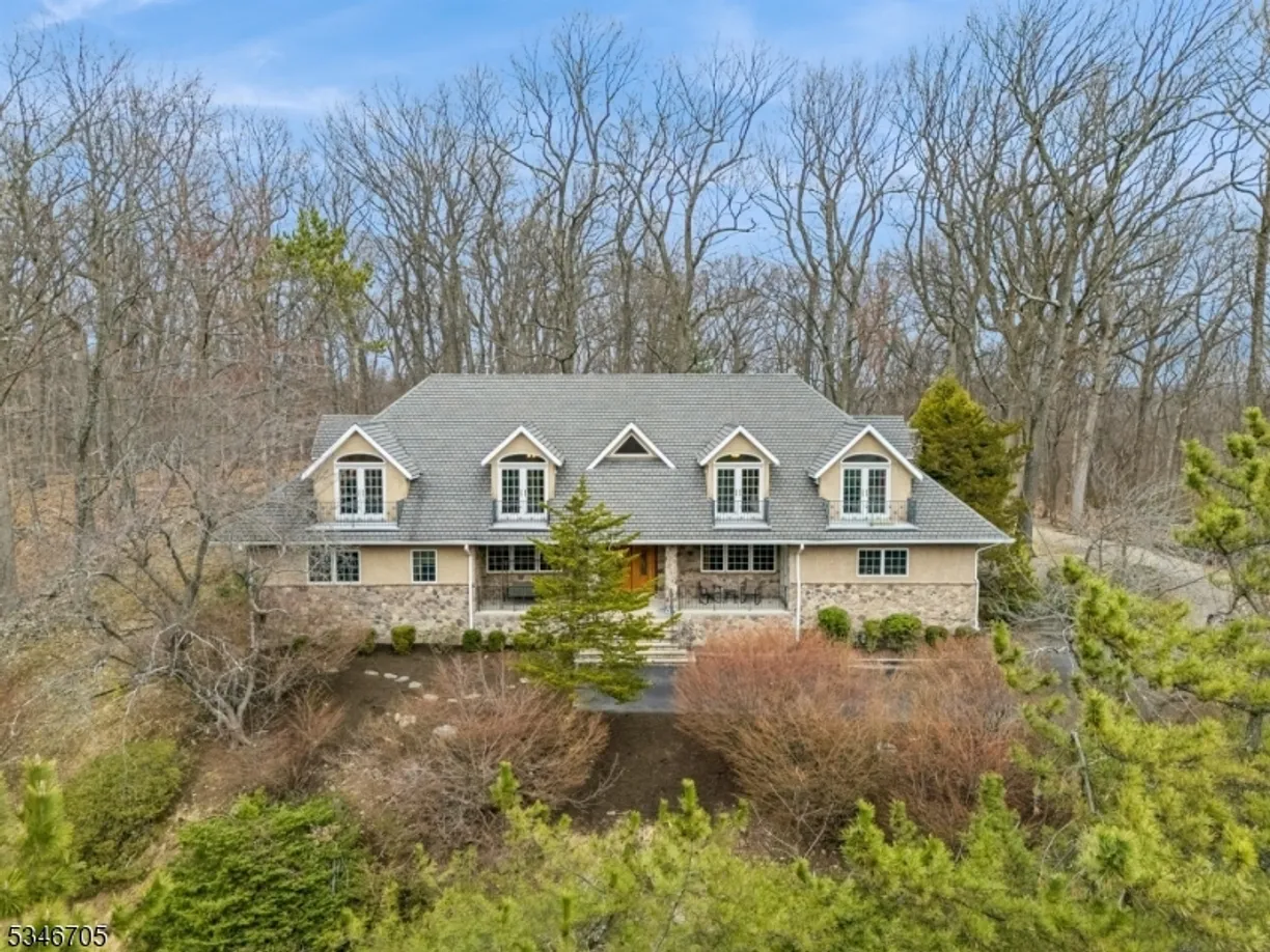 Jersey City/Hoboken Real Estate | View 6 Cambridge Rd | 5 Beds