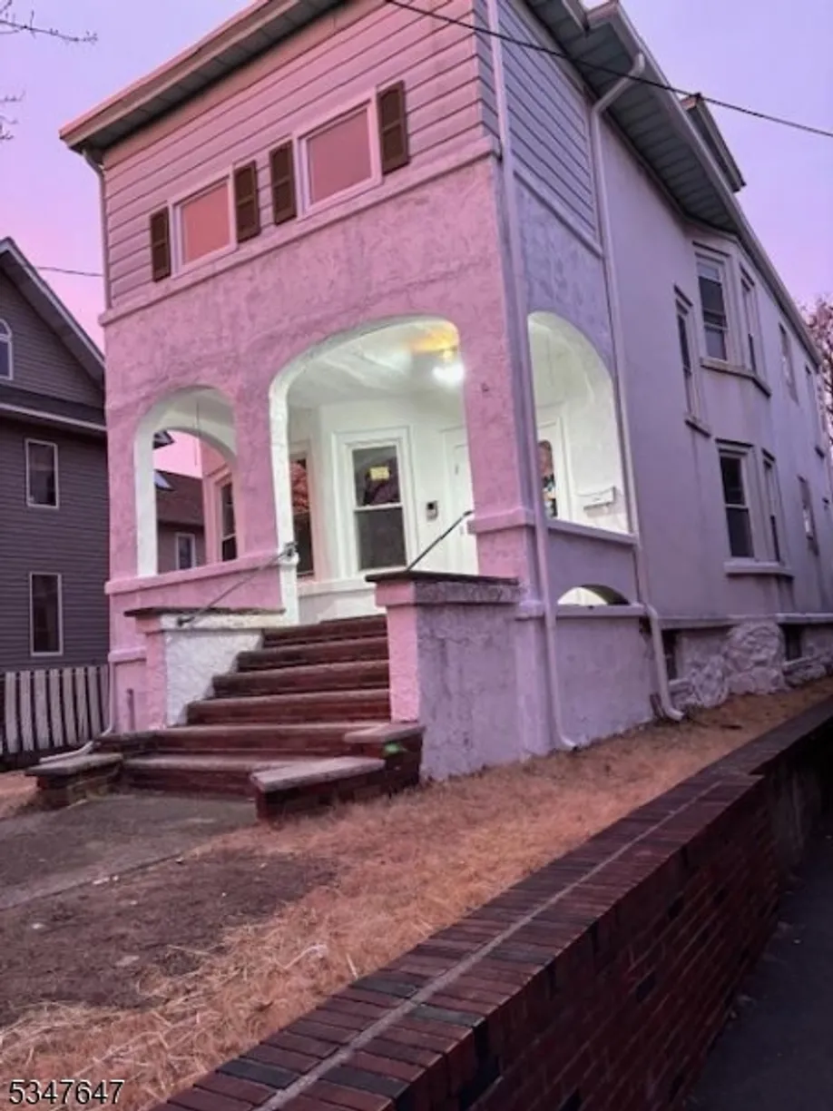 Jersey City/Hoboken Real Estate | View 203 Main St, 2 | 2 Beds, 1 Bath