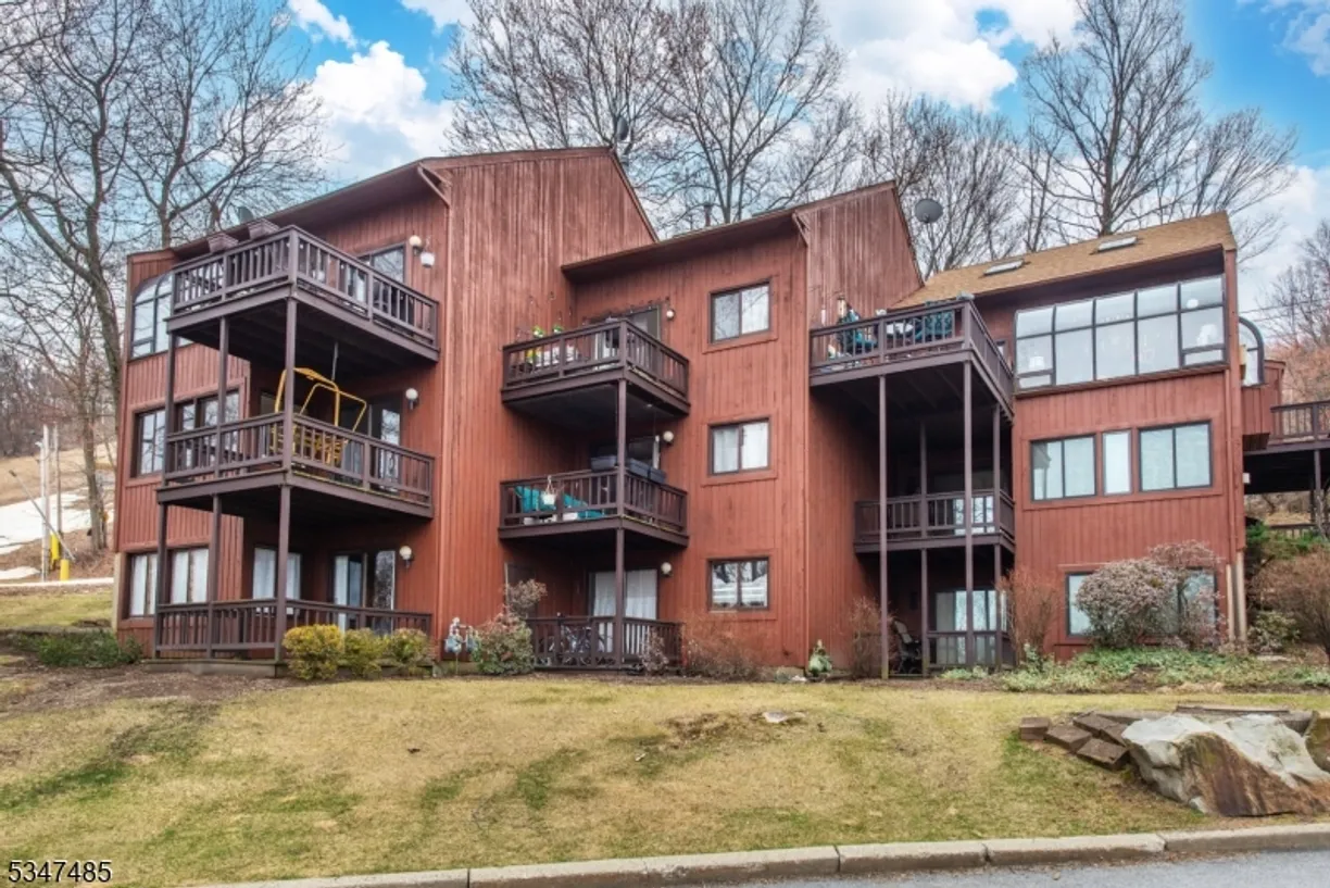 Jersey City/Hoboken Real Estate | View 4 Winter Park Dr, 4 | 2 Beds, 2 Baths
