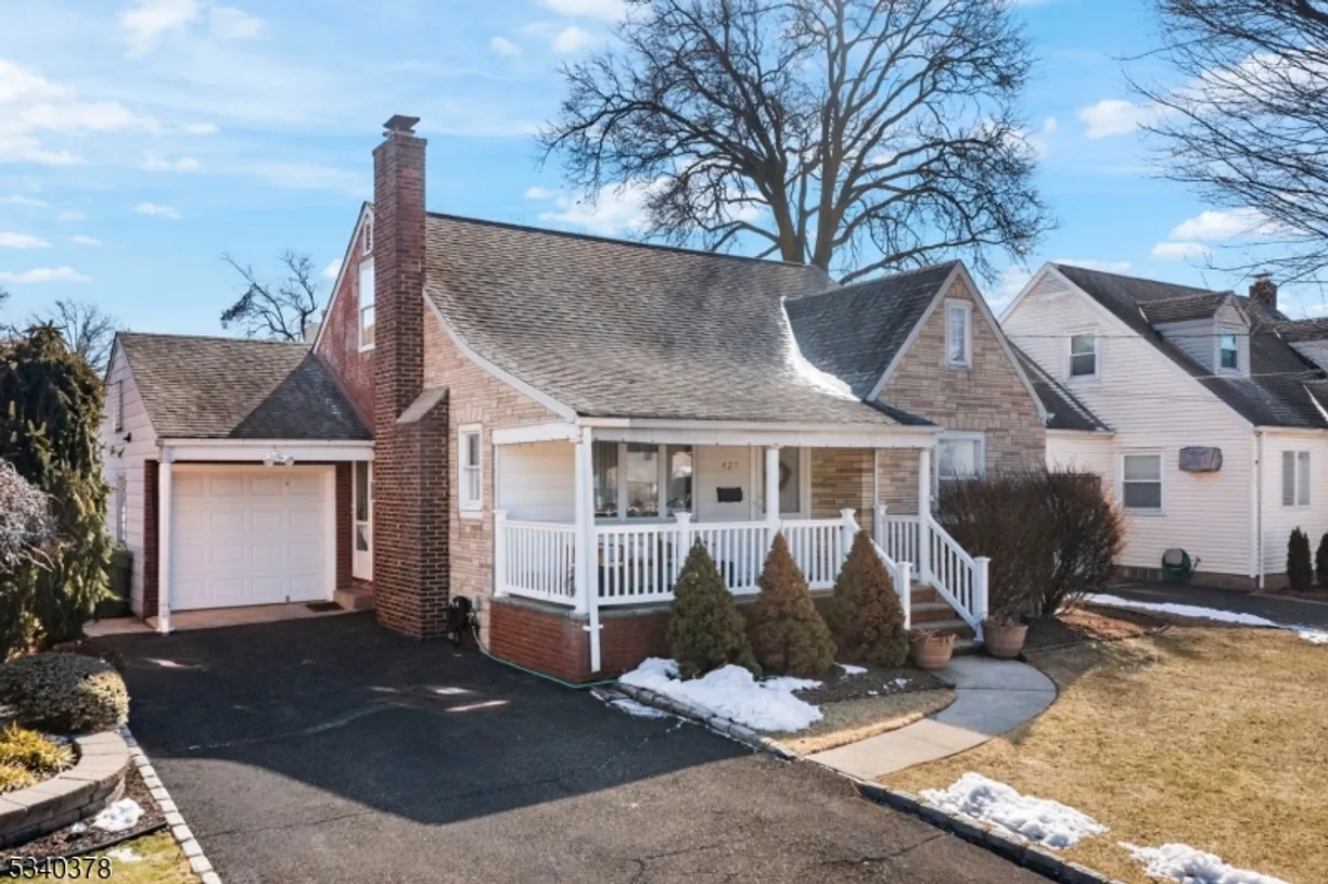 Bergen County Real Estate | View 427 Rosewood Ter | 3 Beds, 2 Baths