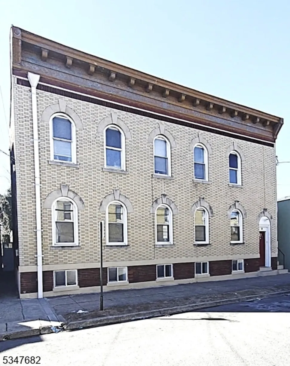 Jersey City/Hoboken Real Estate | View 31 Macarthur Ave | 3 Beds, 2 Baths