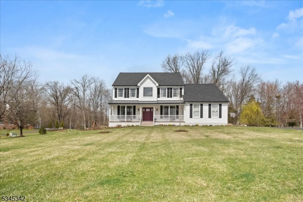 Central NJ/Bucks County, PA Real Estate | View 12 Glen View Dr | 4 Beds