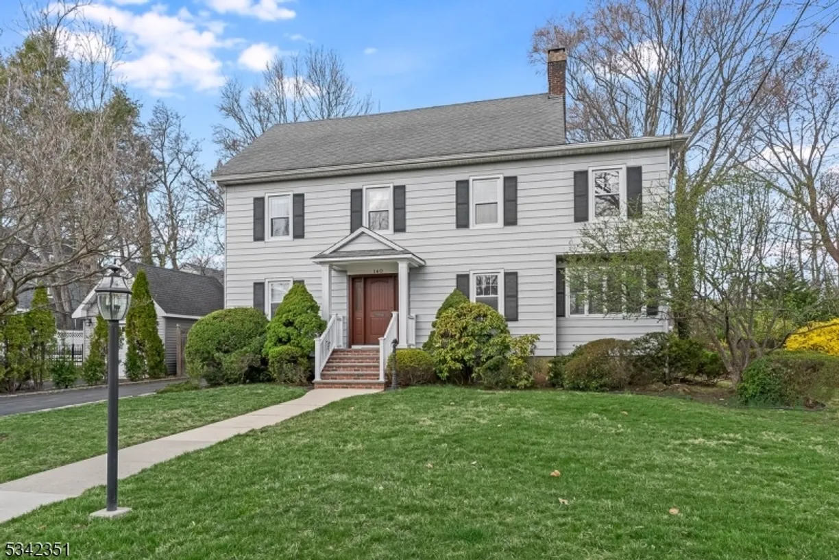 Jersey City/Hoboken Real Estate | View 140 Stanmore Pl | 5 Beds, 3 Baths