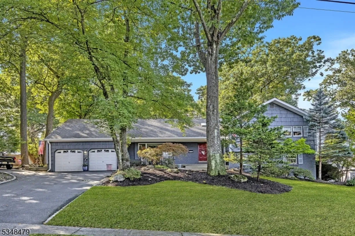 Jersey City/Hoboken Real Estate | View 17 Tall Oaks Dr | 4 Beds