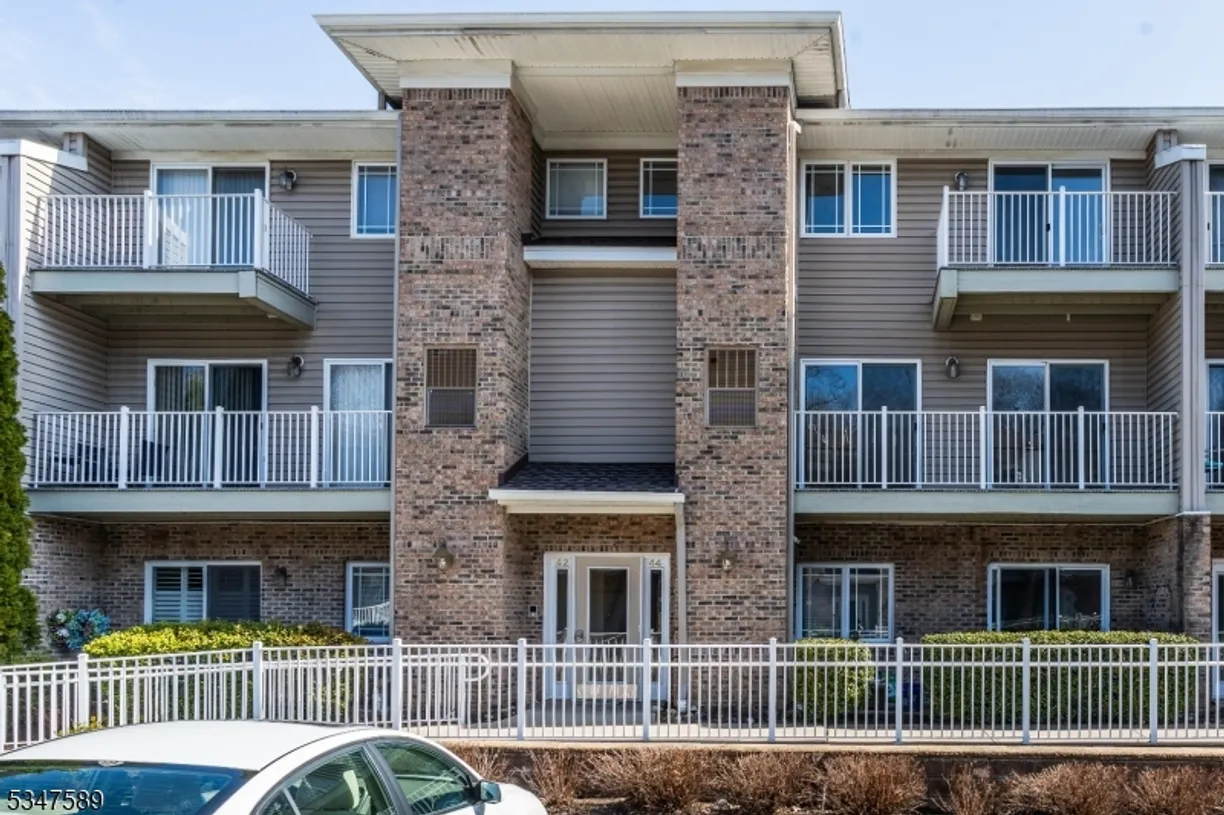 Bergen County Real Estate | View 44 Wilshire Ter | 2 Beds