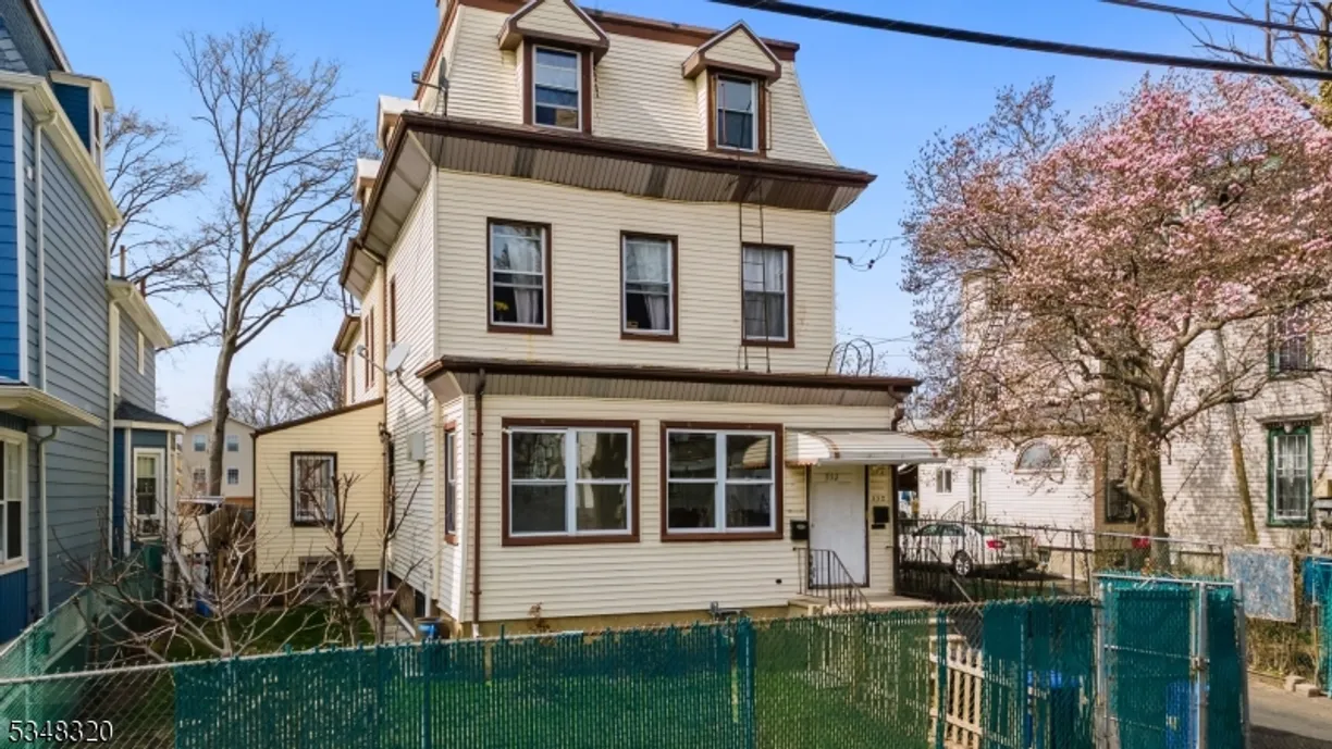 Rockland/Orange/NJ Real Estate | View 552 Jefferson Ave | 3 Baths