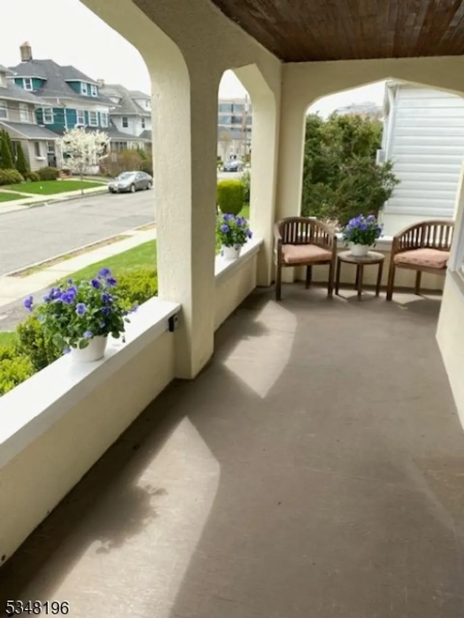Jersey City/Hoboken Real Estate | View 32 N Willow St, 1 | 3 Beds, 1 Bath