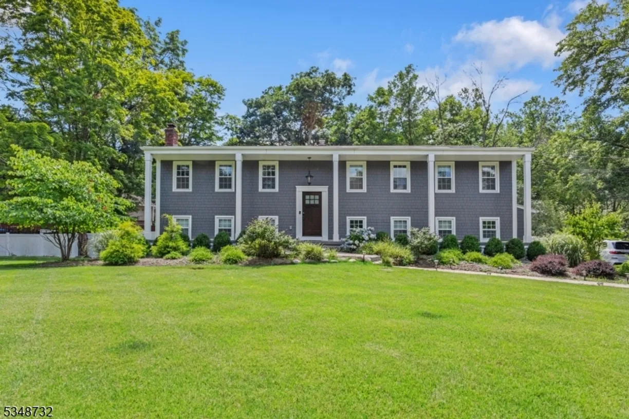 Jersey City/Hoboken Real Estate | View 9 Glen Gray Rd | 4 Beds, 3 Baths