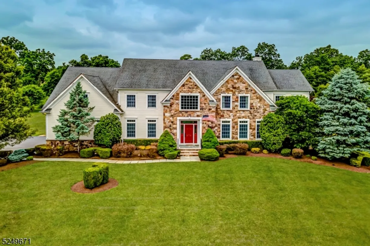 Central NJ/Bucks County, PA Real Estate | View 5 Morningside Ct | 5 Beds, 3 Baths