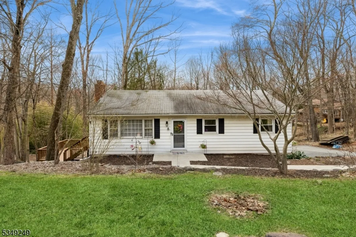 Bergen County Real Estate | View 8 Cedar Rd | 3 Beds, 2 Baths