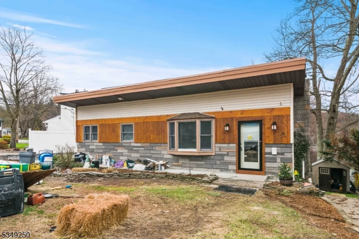 Bergen County Real Estate | View 59 Skyline Lake Dr | 3 Beds, 2 Baths