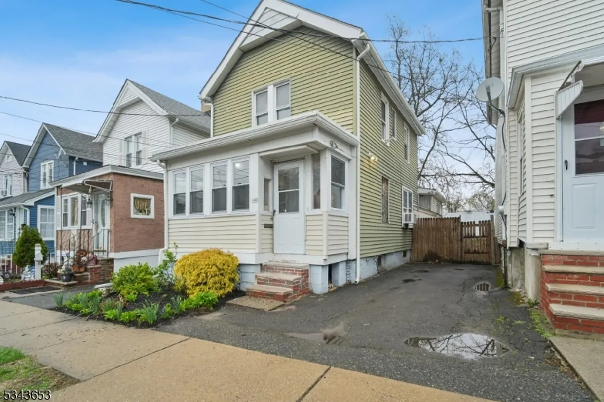 Rockland/Orange/NJ Real Estate | View 539 Tremont Ave | 2 Beds, 1 Bath
