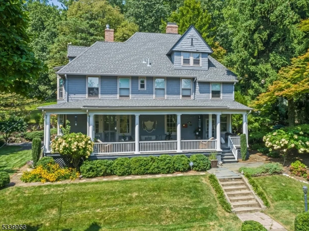 Jersey City/Hoboken Real Estate | View 189 Sagamore Rd | 5 Beds, 3 Baths