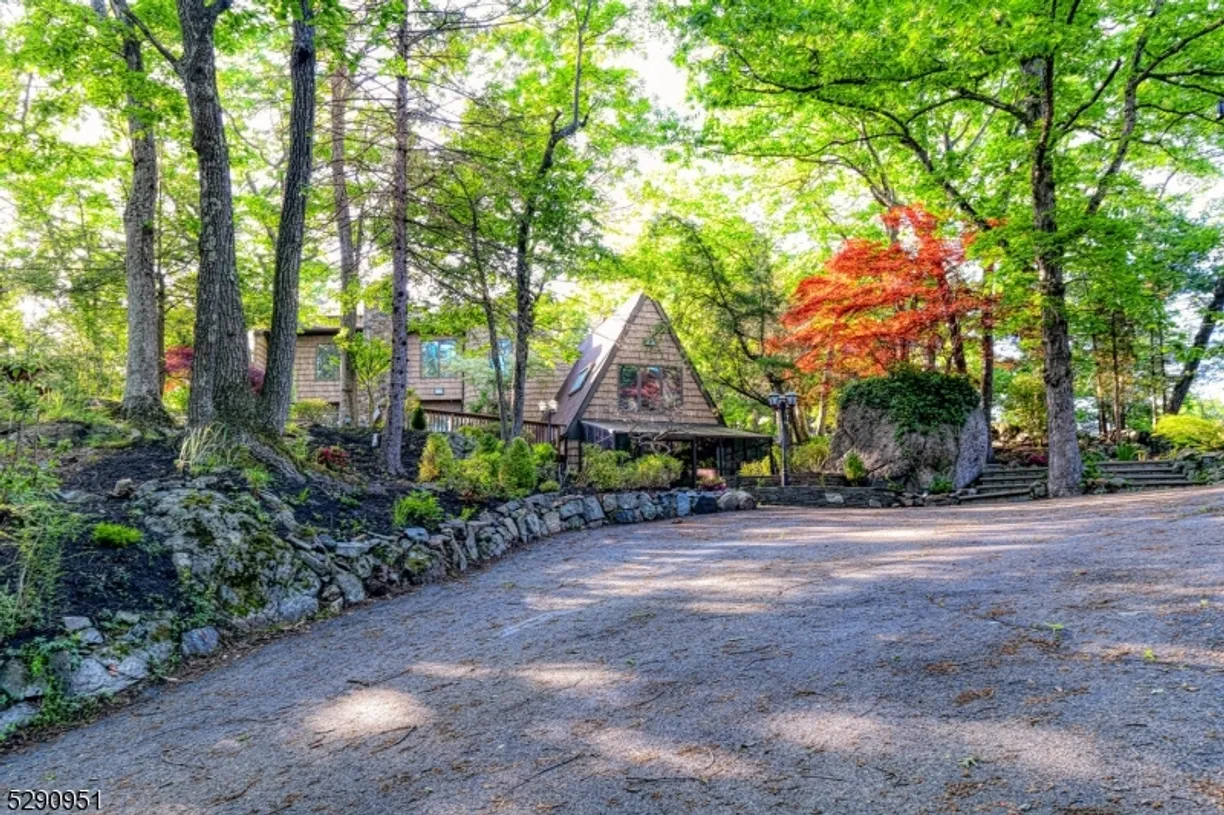 Bergen County Real Estate | View 142 Magee Rd | 4 Beds, 4 Baths